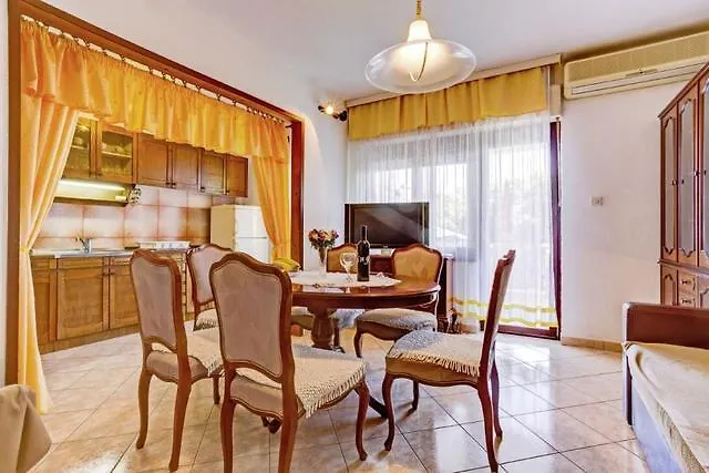Apartments Nino Seget Vranjica 0*,