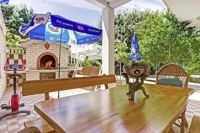 Apartments Nino Seget Vranjica
